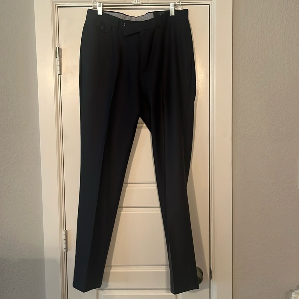 Cremieux men’s dress pants. Dark navy. Excellent condition. Size 32x32.